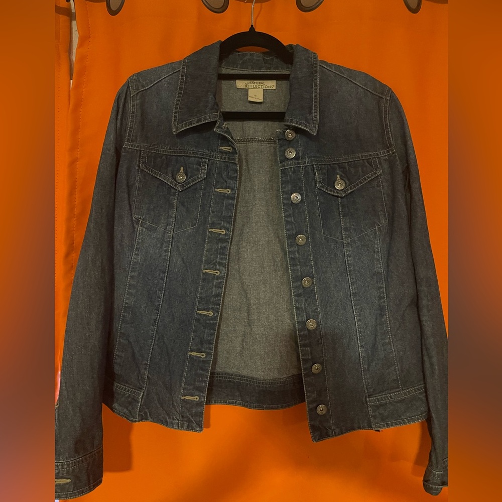 Jean jacket, like brand new. Medium